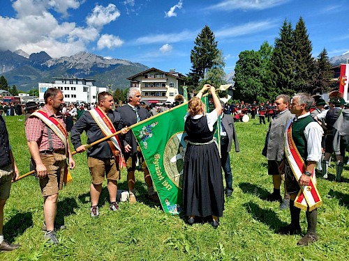 Jubiläumsfest 100 Jahre Gauverband der Pinzgauer Heimatvereinigungen (10.00 Uhr Festgottesdienst), int. Alpencupranggeln